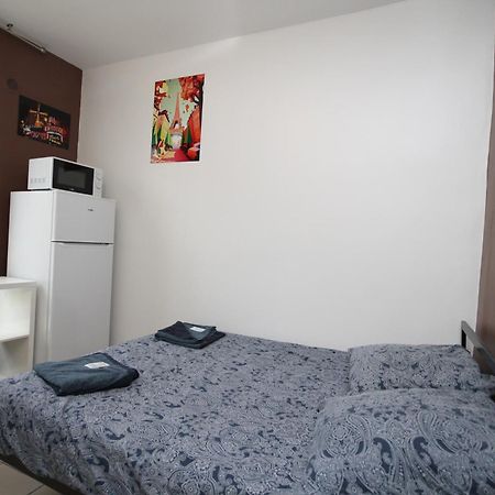 08 - Chambre Proche Paris Et Transports Avec Tv Wifi Bed & Breakfast Сен Дени Екстериор снимка